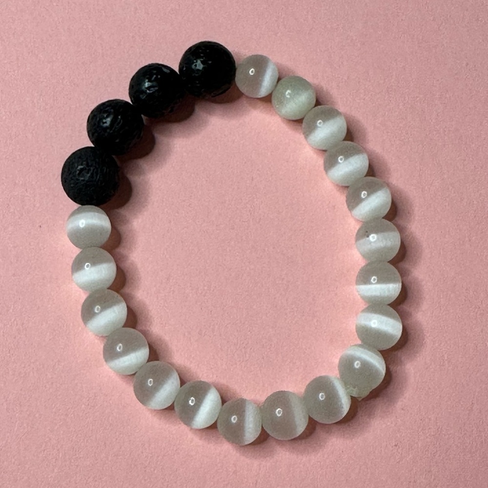 Beaded Bracelet white and black beads‎ - Picture 4 of 6